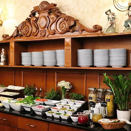 欧罗比斯基罗瓦中心酒店 酒店