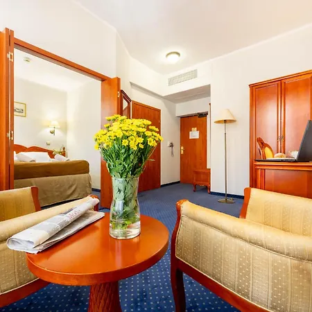 מלון Europejski Centrum 3*