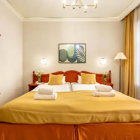 欧罗比斯基罗瓦中心酒店 酒店