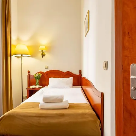 酒店 欧罗比斯基罗瓦中心酒店 3*