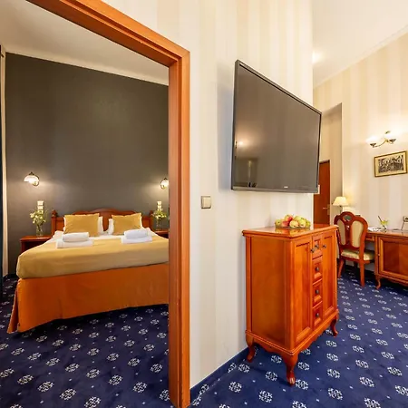 欧罗比斯基罗瓦中心酒店 3*