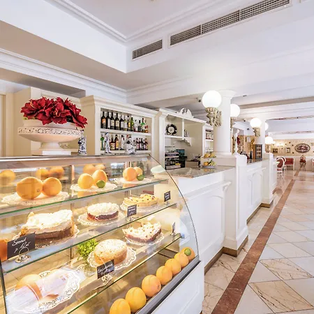 酒店 欧罗比斯基罗瓦中心酒店 3*