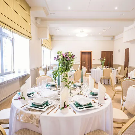 酒店 欧罗比斯基罗瓦中心酒店 3*