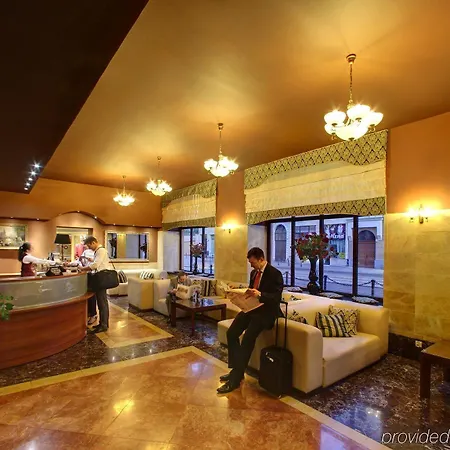 欧罗比斯基罗瓦中心酒店 酒店